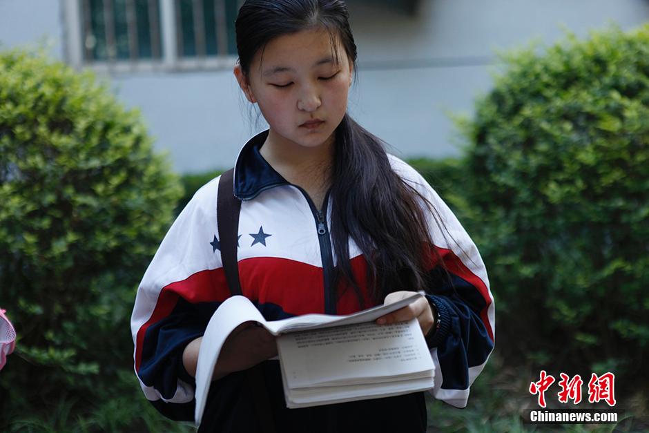 9.42 مليون طالب ثانوية صيني يخضع لامتحان القبول بالجامعات