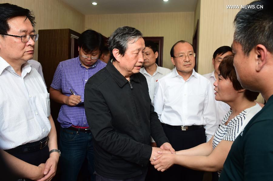 نائب رئيس مجلس الدولة الصيني يعزي أهالي ضحايا سفينة "نجمة الشرق"