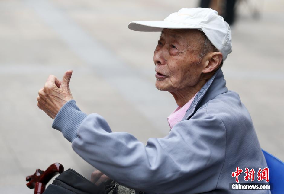 مسن صيني عن عمر يناهز 86 عاما يشارك في امتحان القبول في الجامعة