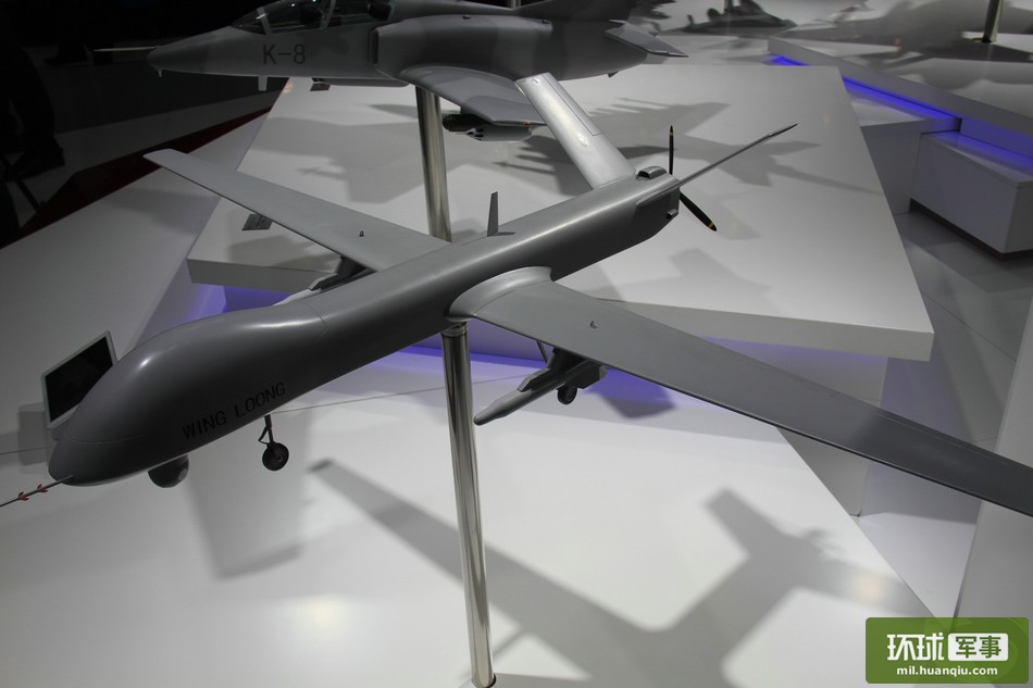 نموذج طائرة بدون طيار تعرضها الشركة "أفيك"