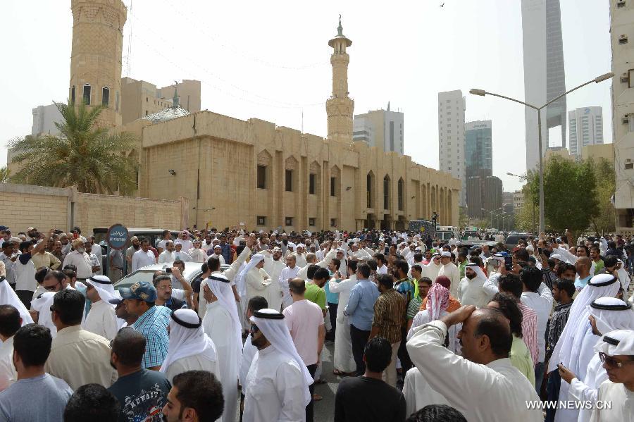 الداخلية الكويتية: مقتل 25 شخصا واصابة 202 بجروح في انفجار مسجد الإمام الصادق