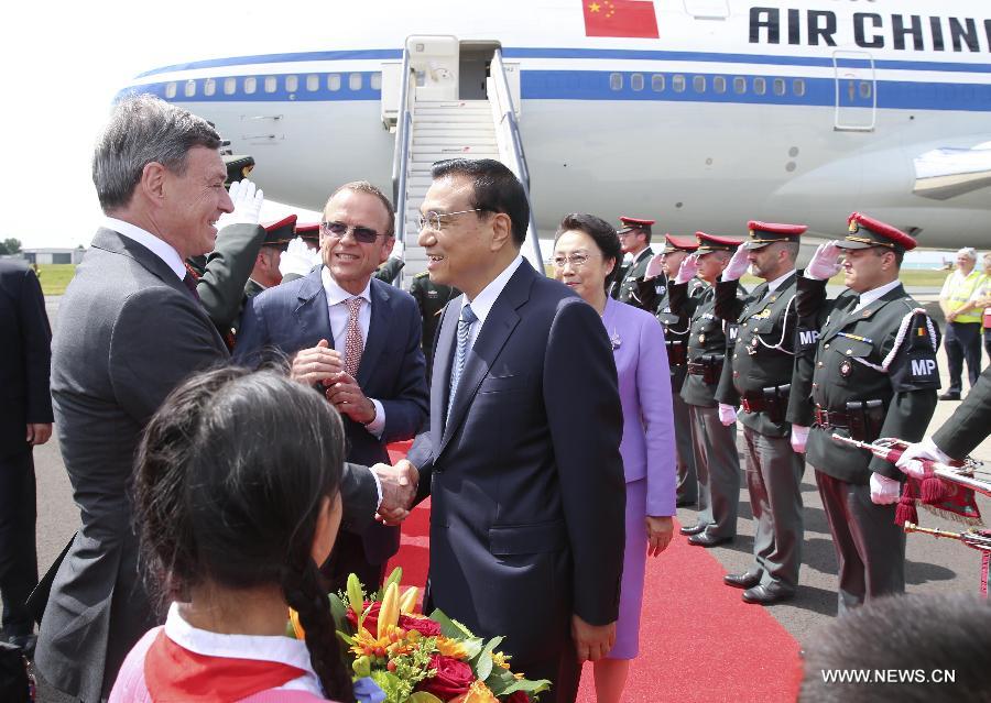 رئيس مجلس الدولة الصيني يصل إلى بروكسل