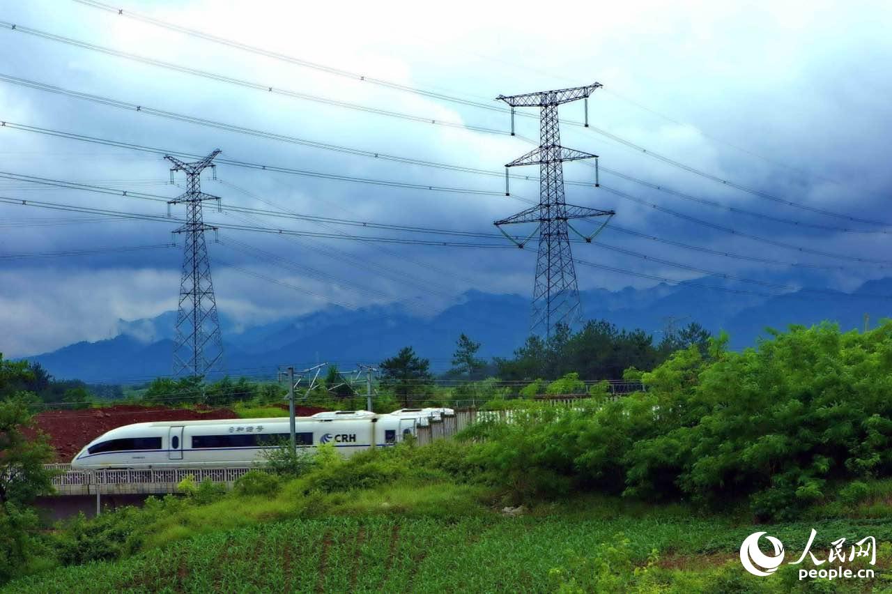 فتح أجمل خط سكك حديدية عالية السرعة فى الصين