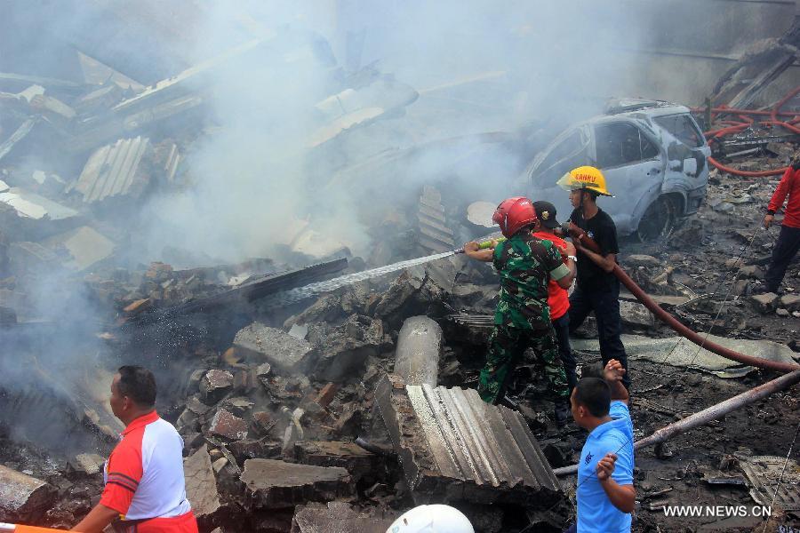 قائد القوات الجوية الاندونيسية: مخاوف من مصرع 113 شخصا فى تحطم الطائرة العسكرية الاندونيسية