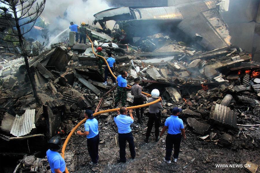 قائد القوات الجوية الاندونيسية: مخاوف من مصرع 113 شخصا فى تحطم الطائرة العسكرية الاندونيسية
