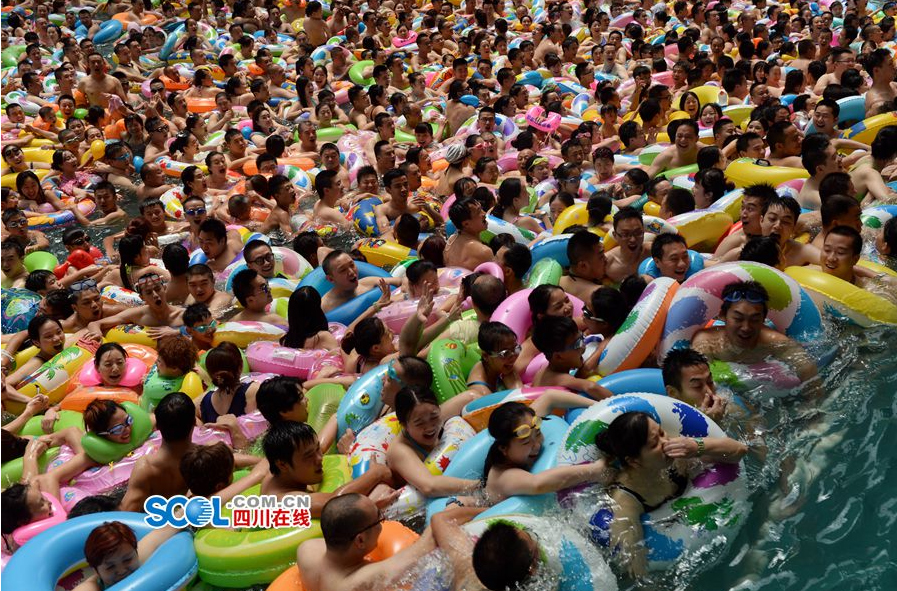 البحر الميت الصيني" يشهد ذروة موسم السياحة