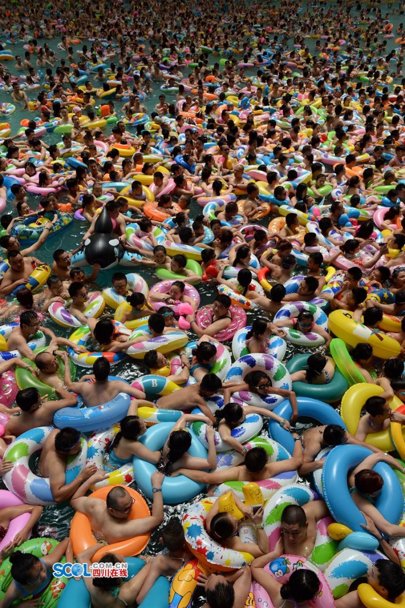 البحر الميت الصيني" يشهد ذروة موسم السياحة