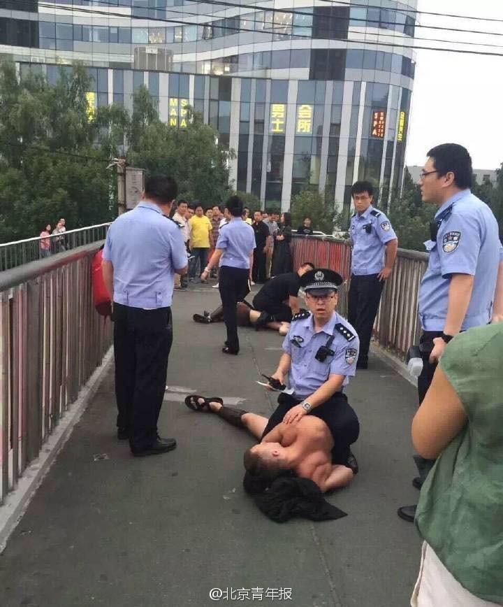 شرطة بكين أوقفت أجانب شاركوا في نشاط دعائي بلباس شبه عاري