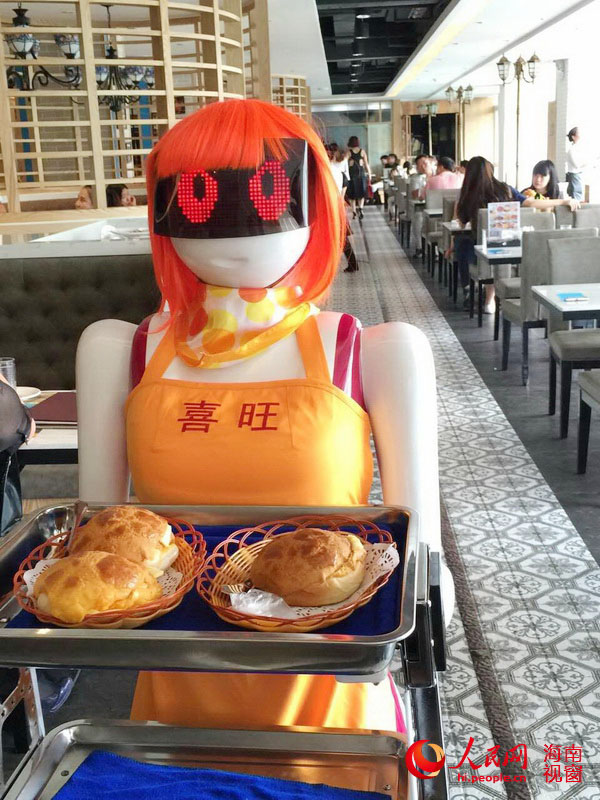 "مي مي".. روبوت حسناء نادلة مطعم بمدينة هايكو