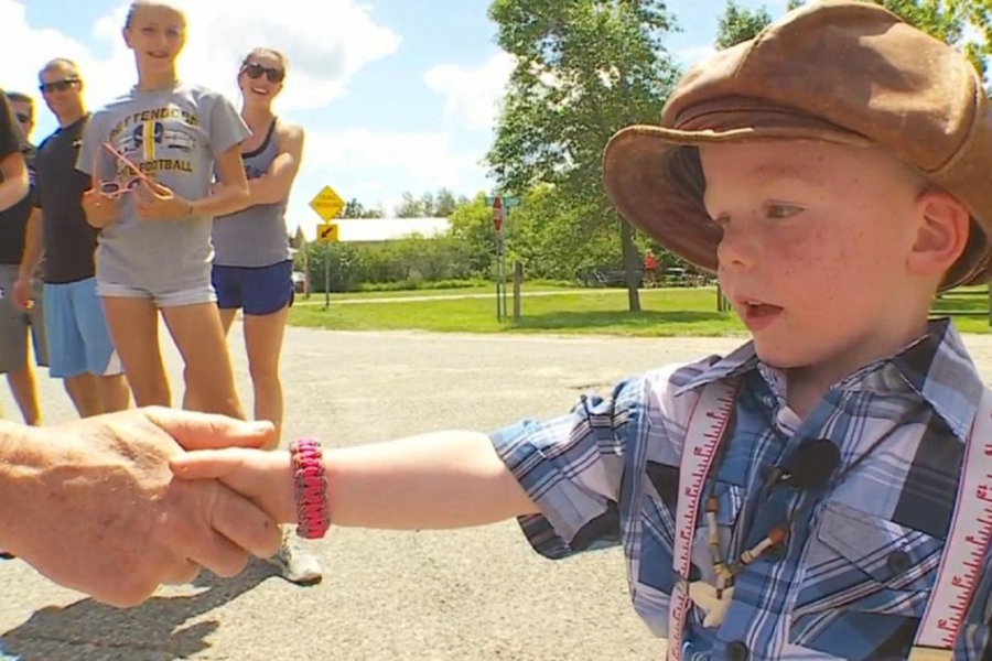 طفل 3 سنوات يتولى منصب عمدة بلدة أمريكية