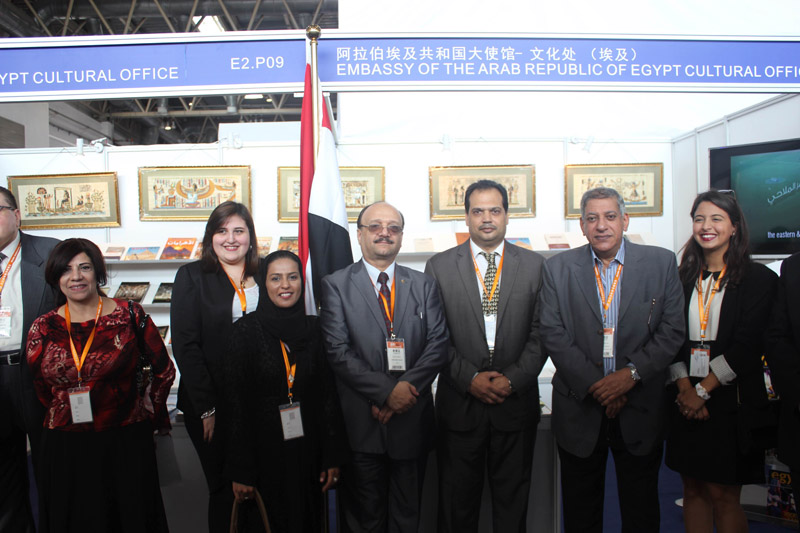 المستشار الثقافي المصري ببكين يشيد بالمشاركة العربية في معرض بكين الدولي للكتاب 2015
