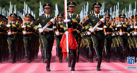 نظرة على فرقة مراسم رفع العلم الوطني الصيني