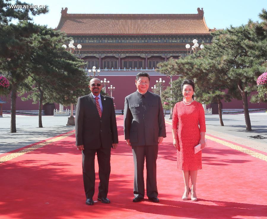 التقى الرئيس الصيني شي جين بينغ وزوجته بنغ لي يوان بالرئيس السوداني عمر البشير
