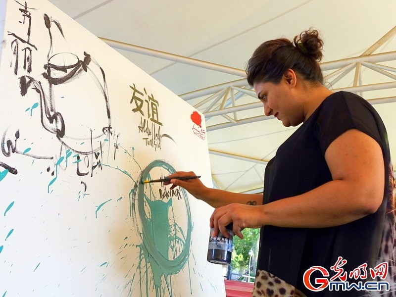 معرض "الإحساس بروح الصين" يعرض أعمال الفنانين العرب