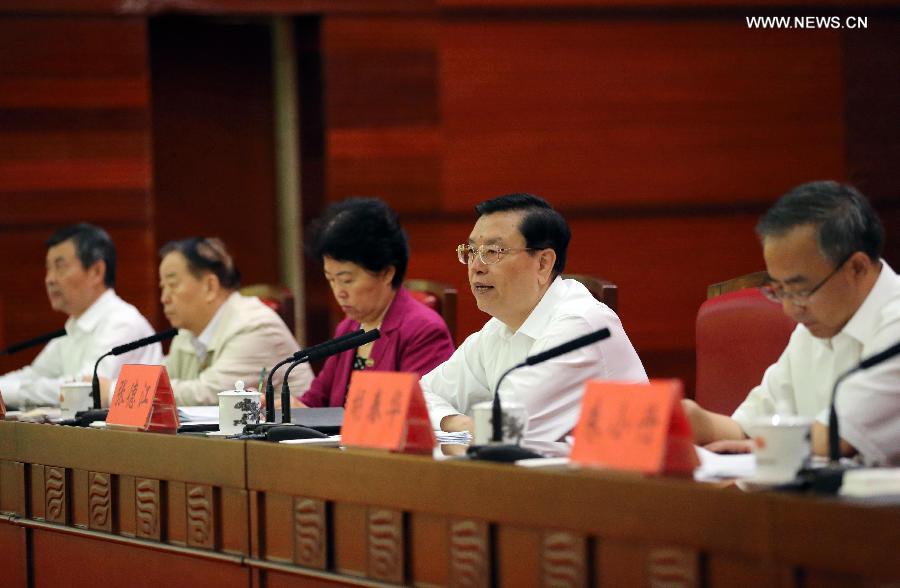كبير المشرعين الصينيين يدعو إلى تحسين العمل التشريعي