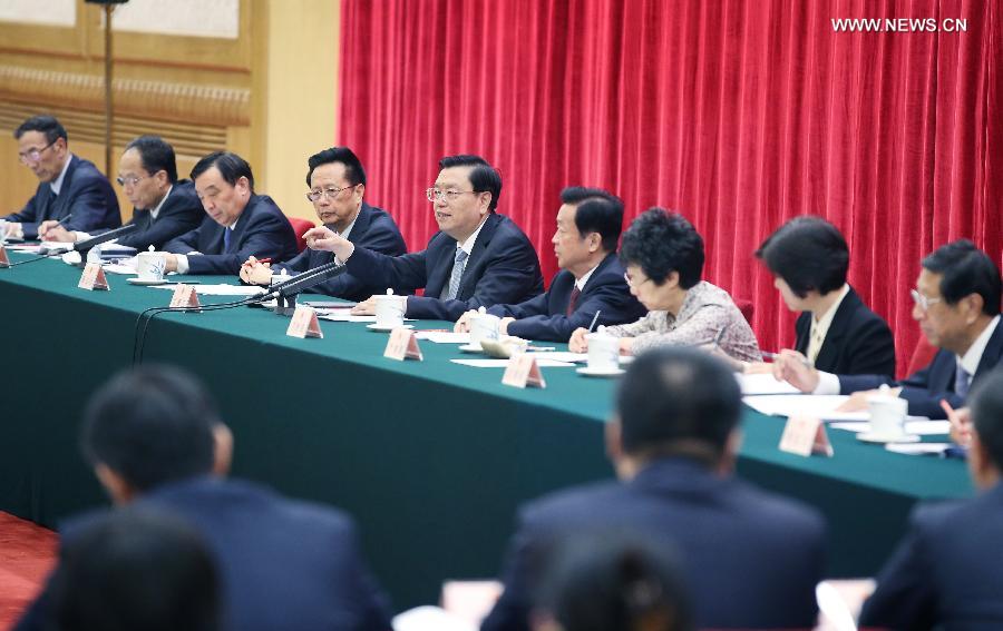 كبير المشرعين الصينيين يؤكد على تطوير المجالس الشعبية المحلية
