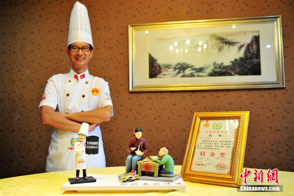 علاقة حب بين طاه هوبي والنحت على العجين