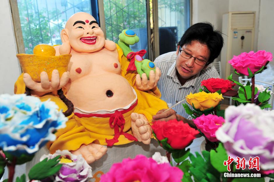 علاقة حب بين طاه هوبي والنحت على العجين