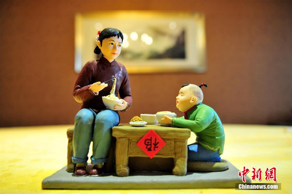 علاقة حب بين طاه هوبي والنحت على العجين