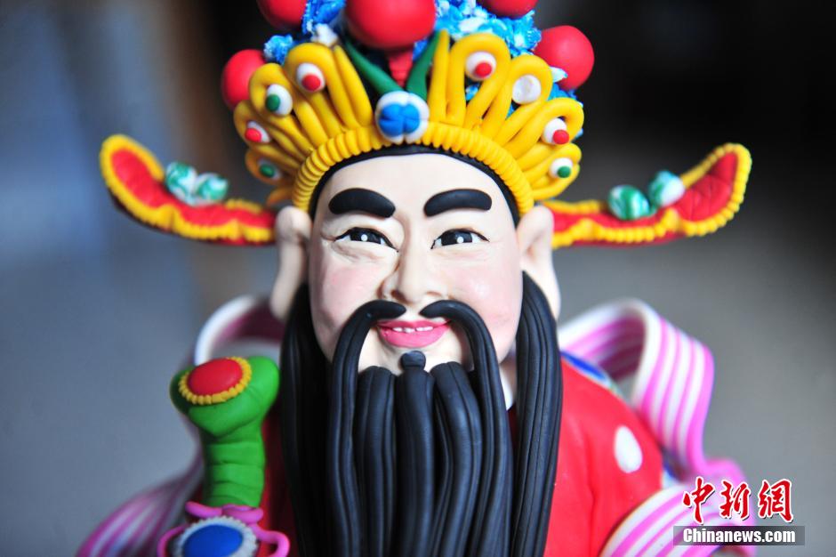 علاقة حب بين طاه هوبي والنحت على العجين