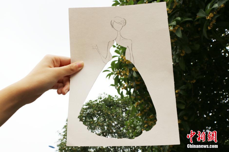 طالبات من جامعة سيتشوان يصممن أزياء تحمل المناظر الطبيعية للجامعة