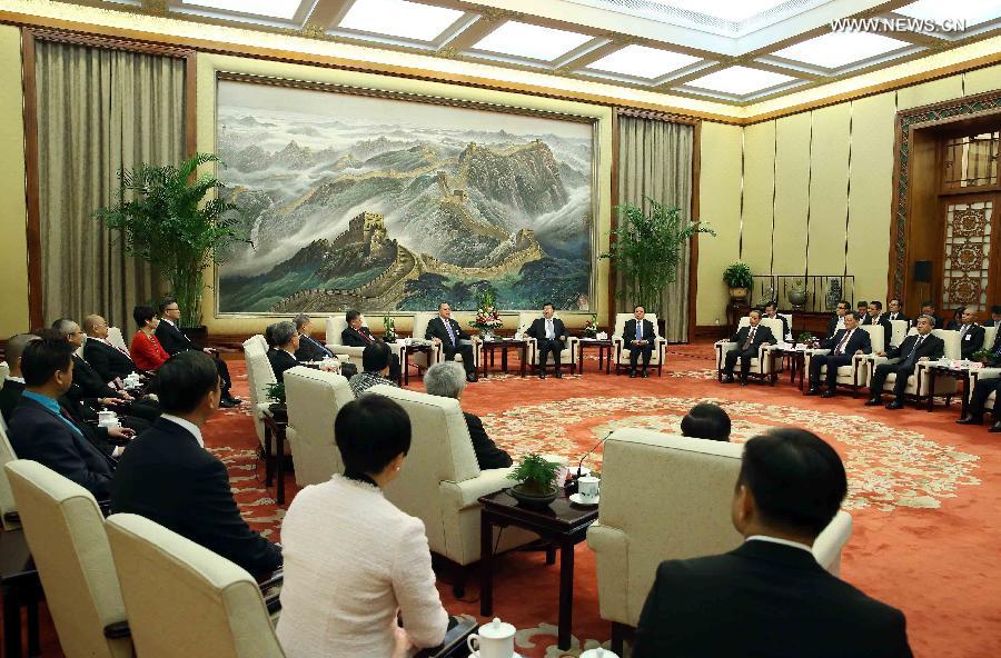 كبير المشرعين الصينيين يجتمع مع مشرعى ماكاو