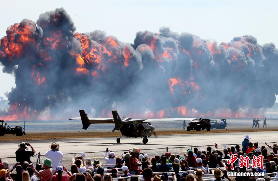 معرض هيوستن للطيران يشهد مشاهد "الهجوم على بيرل هاربر"