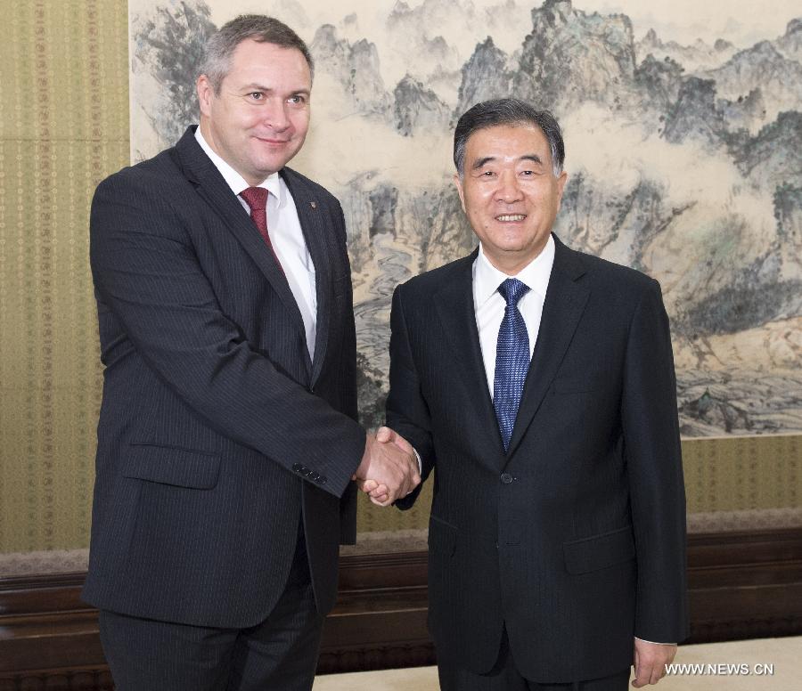 نائب رئيس مجلس الدولة الصينى يجتمع مع نائب رئيس وزراء سلوفينيا