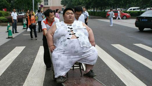 أسمن شخص في الصين..يصل وزنها إلى 244 كجم 