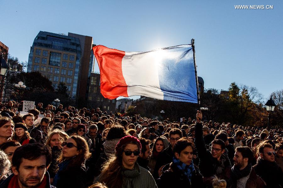 الشعوب العالمية ترثي ضحايا الهجمات بباريس