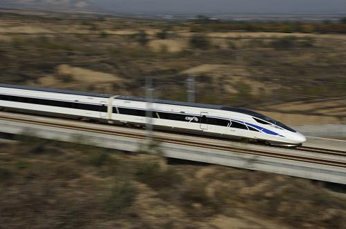 قطار فائق السرعة يجتاز اختبار سرعة 385 كيلومتر في الساعة