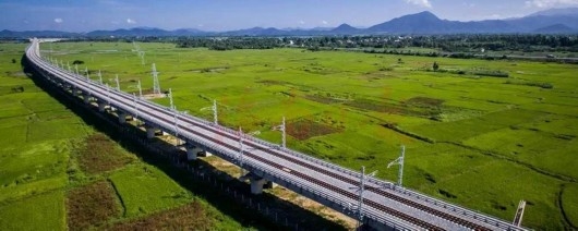 الصين تطلق أول قطار فائق السرعة يلف حول الجزيرة في العالم
