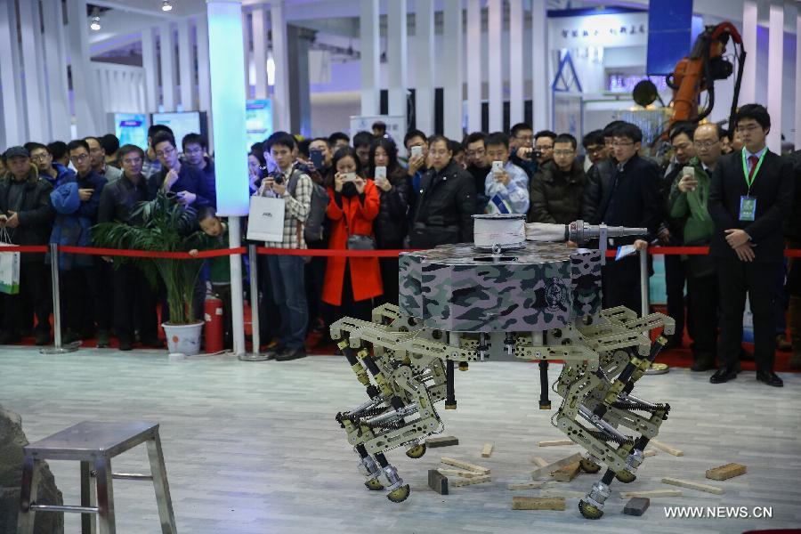 تقرير إخباري: ظهور روبوتات لمكافحة الإرهاب للمرة الأولى في بكين