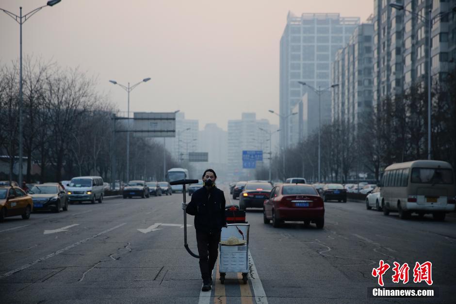صيني يصنع طوبة من غبار الضباب الدخاني
