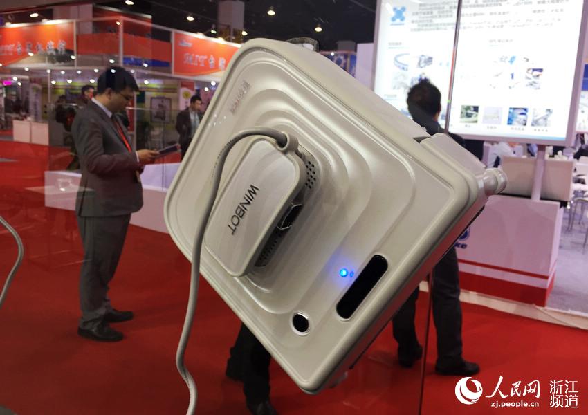 الروبوت لتنظيف الزجاج