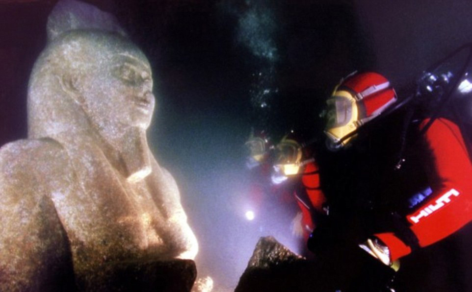 إستخراج عدد كبير من التحف المصرية القديمة من "المدينة الغارقة "