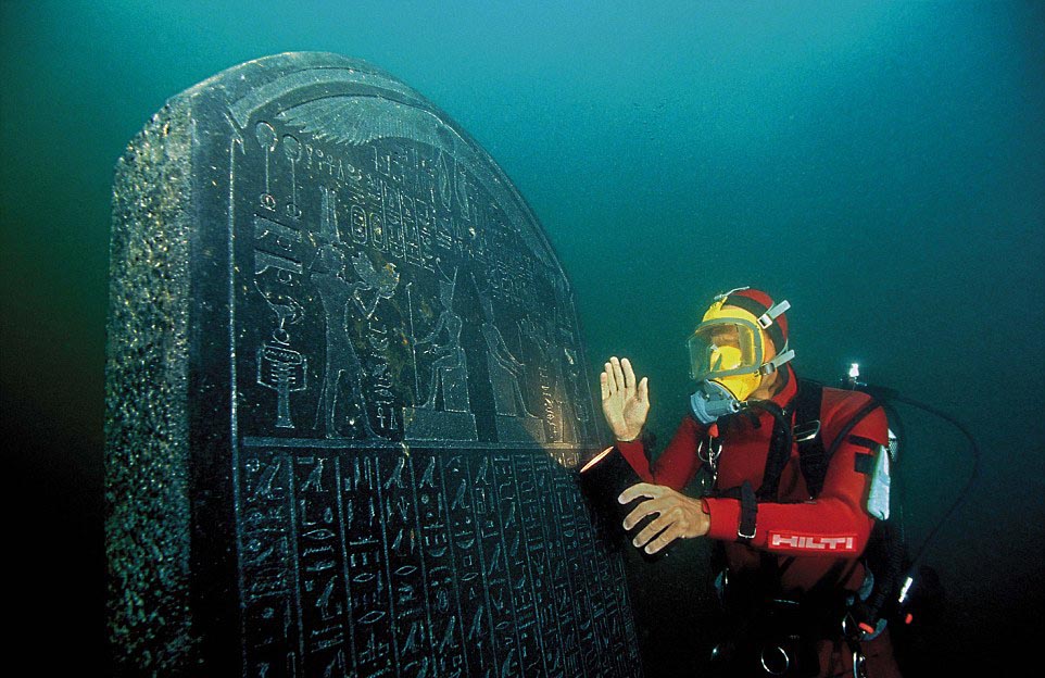 إستخراج عدد كبير من التحف المصرية القديمة من "المدينة الغارقة "