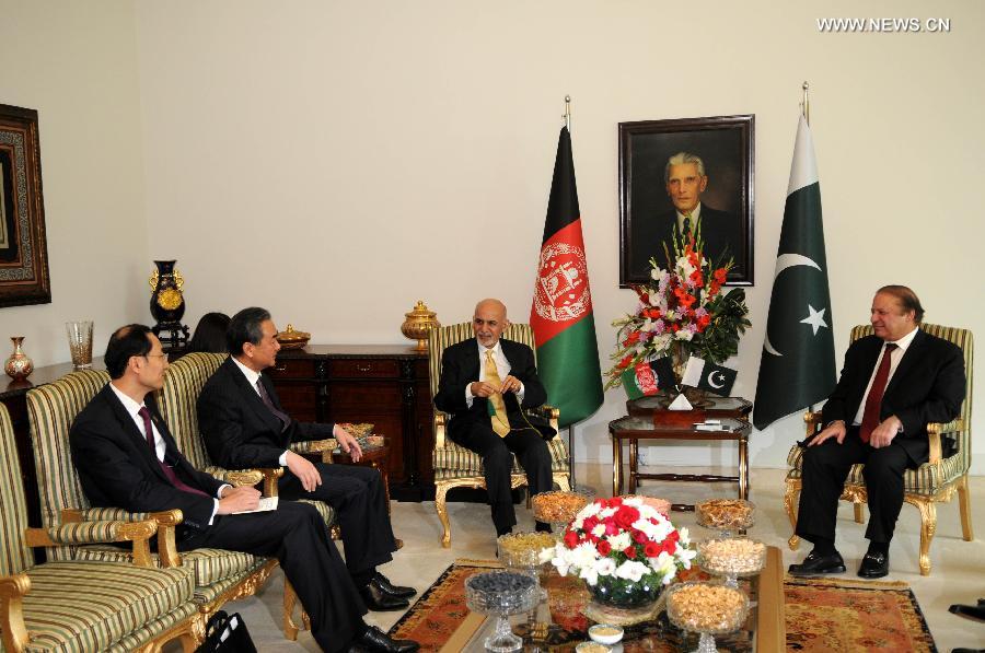 وزير خارجية الصين يجتمع مع الرئيس الافغانى والرئيس الباكستانى لبحث عملية السلام فى افغانستان
