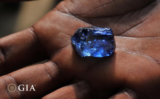 اكتشاف أكبر ياقوت أزرق فى العالم بسريلانكا