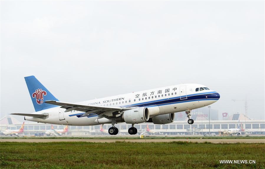 الصين تنجح في اختبار مطار شيد حديثا في بحر الصين الجنوبي 