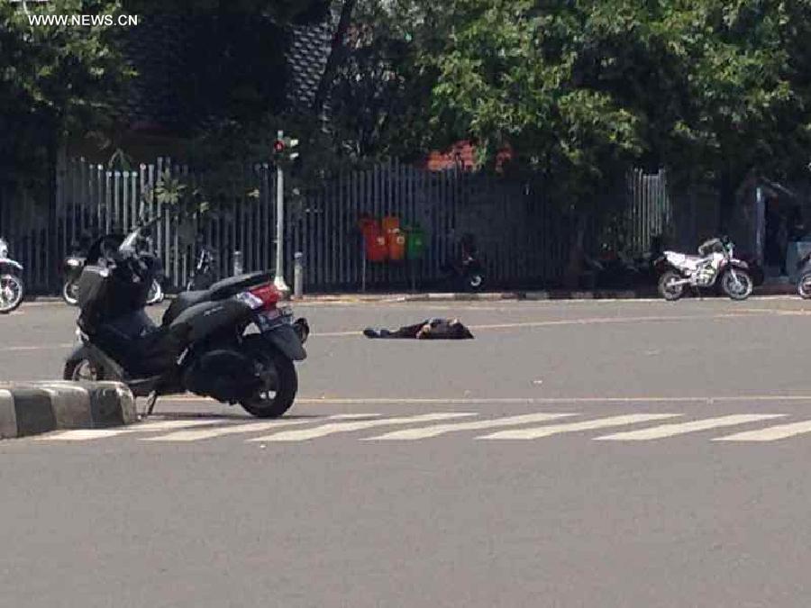 6 قتلى بينهم 3 شرطيين بانفجارات في العاصمة الإندونيسية