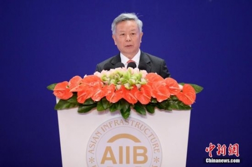 رئيس بنك الاستثمار الآسيوي: البنك يتوقع منح أول قرض في منتصف هذا العام