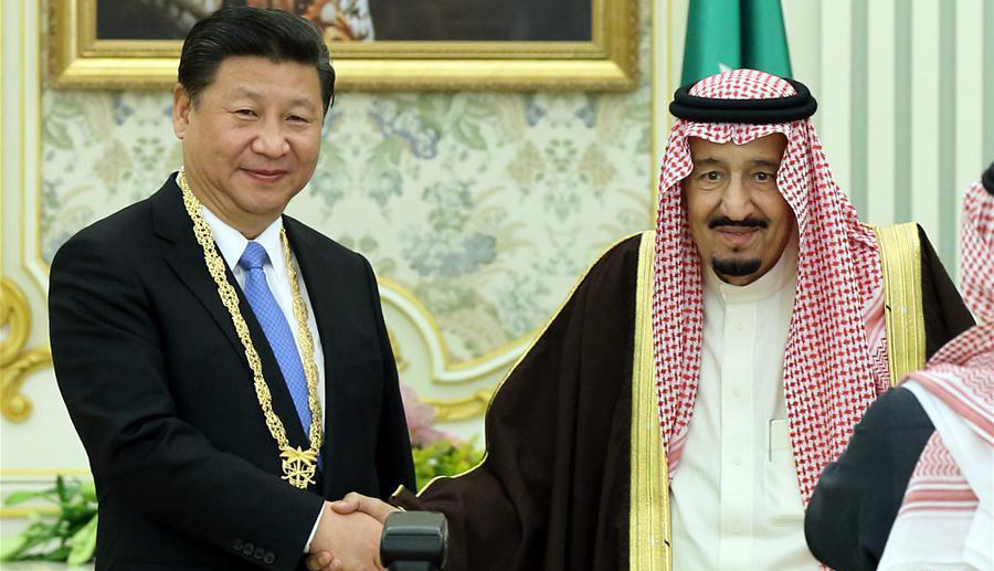 الملك السعودي يمنح الرئيس الصيني 