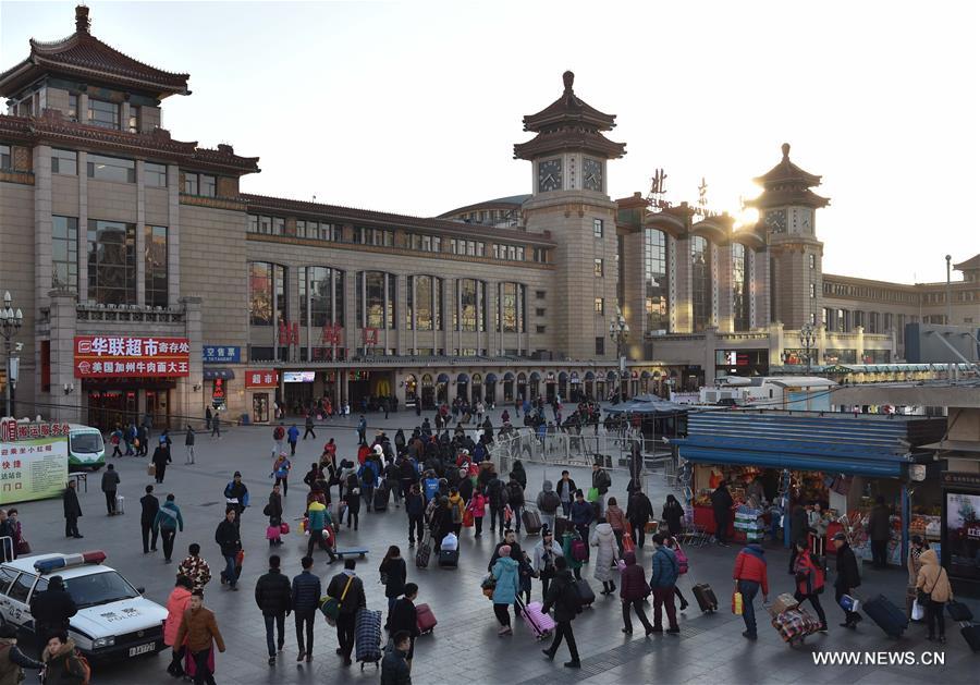 السكك الحديدة الصينية تستقبل ذروة رحلات السفر في حلول عيد الربيع