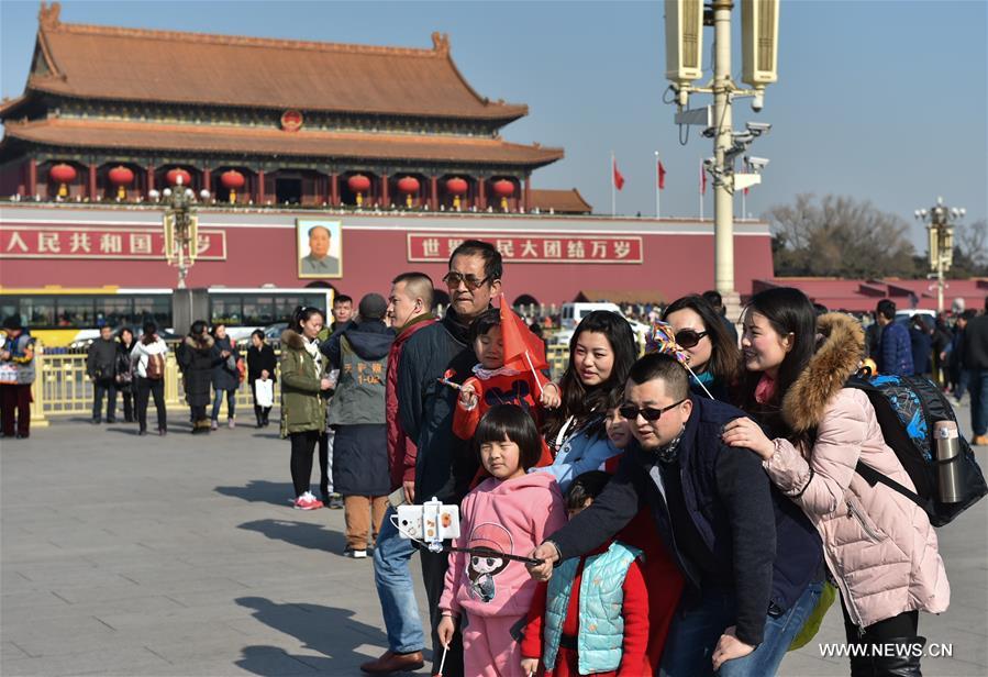 مناطق سياحية في بكين تستقبل ذروة السياح في عيد الربيع