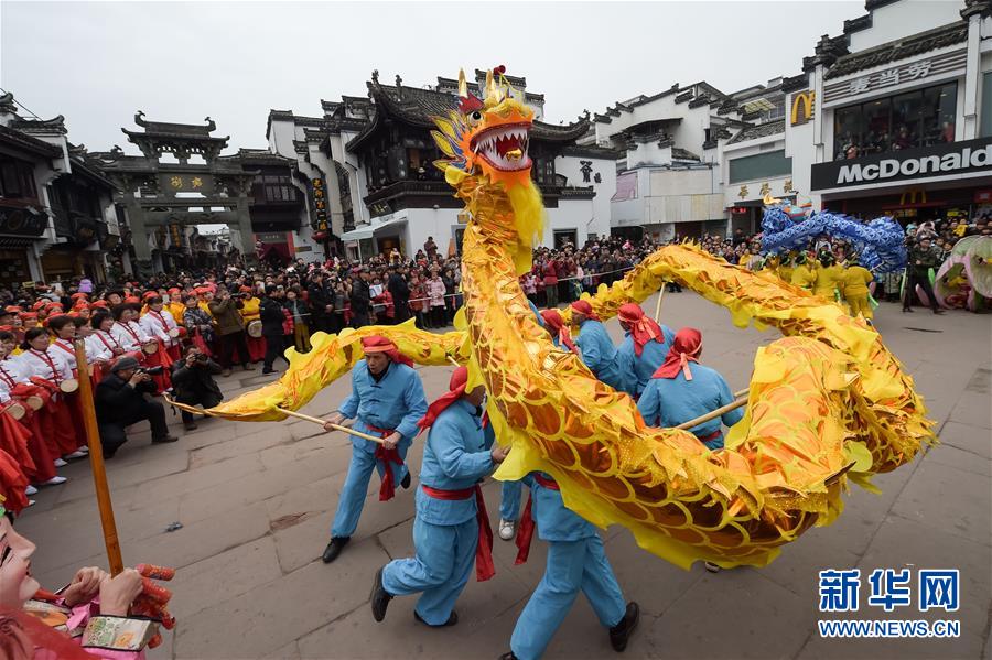 عيد الفوانيس الصيني  في كافة أنحاء الصين
