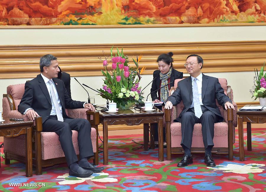 اجتماع دبلوماسيين صينيين وسنغافوريين بارزين لبحث العلاقات الثنائية والعلاقات بين الصين والآسيان