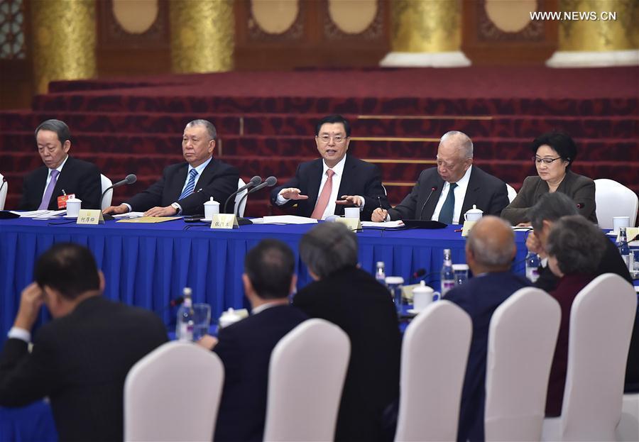 مشاورات بين القادة الصينيين والمستشارين السياسيين بشأن الحوكمة