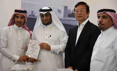 بفيديو: معلم سعودي في الصين يصدر كتابا عن تجربته في الصين 