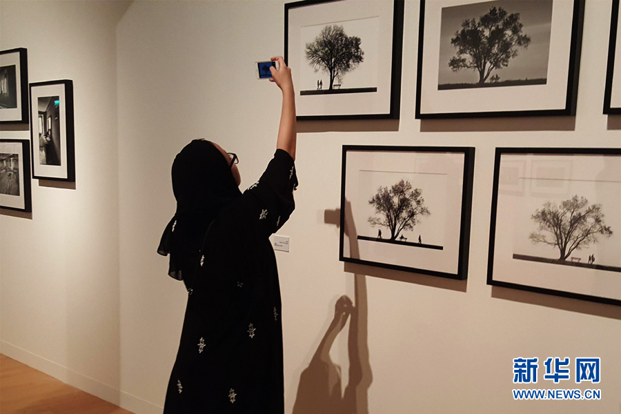 مصور صيني يفوز بالجائزة الكبرى في «الإمارات للتصوير الفوتوغرافي»